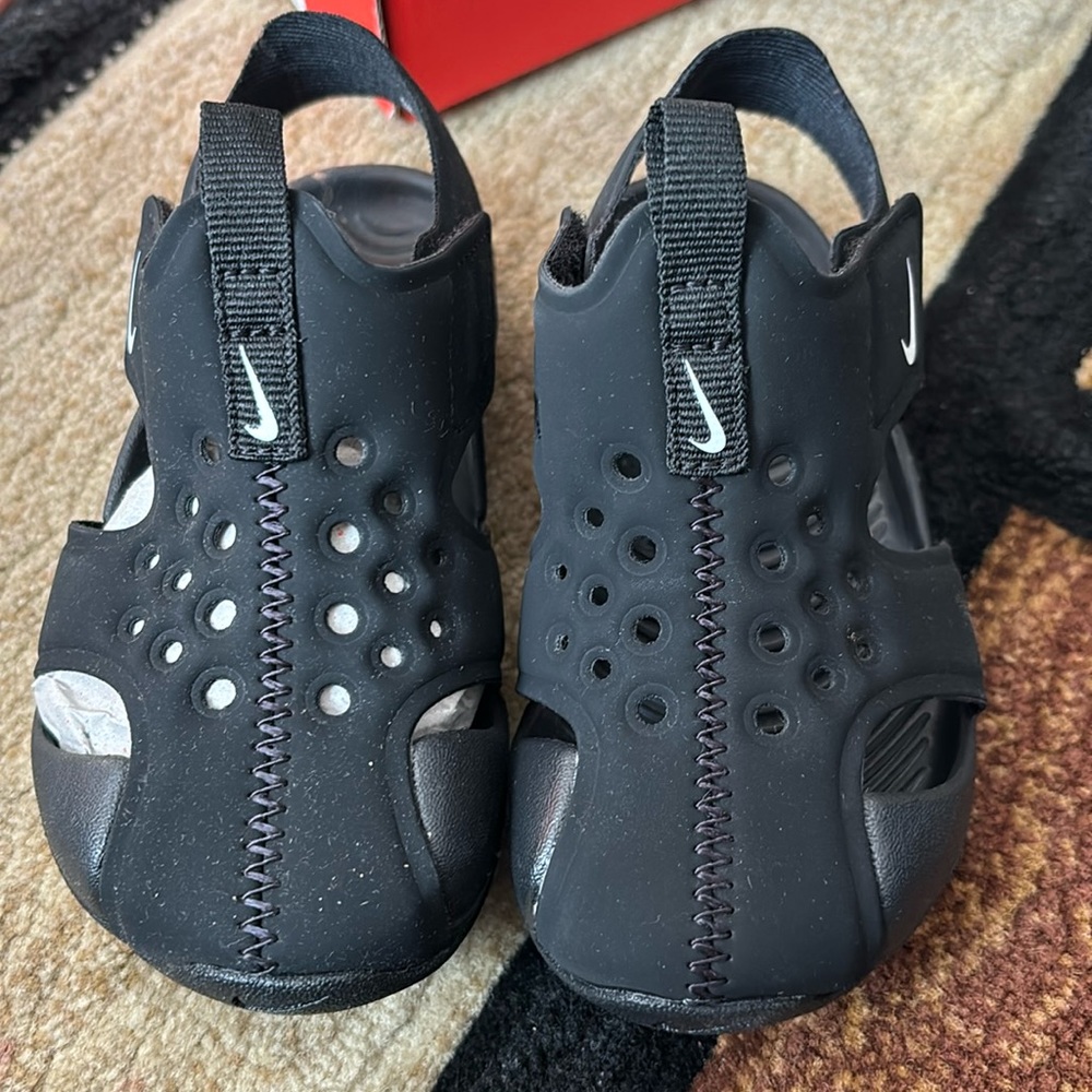 Black Nike sandals